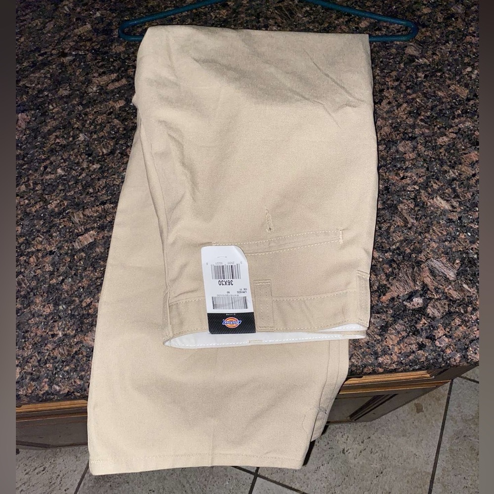 Dickies 36x30 Men’s khakis